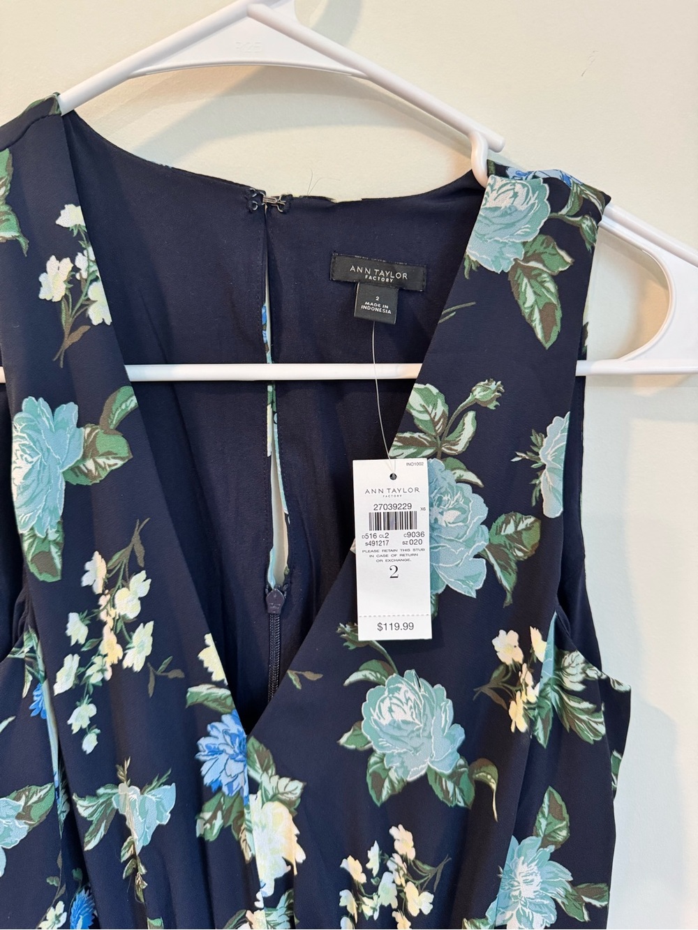 Ann Taylor Bundle- 2 dresses, 2 blouses, 1 shorts - Picture 5 of 11
